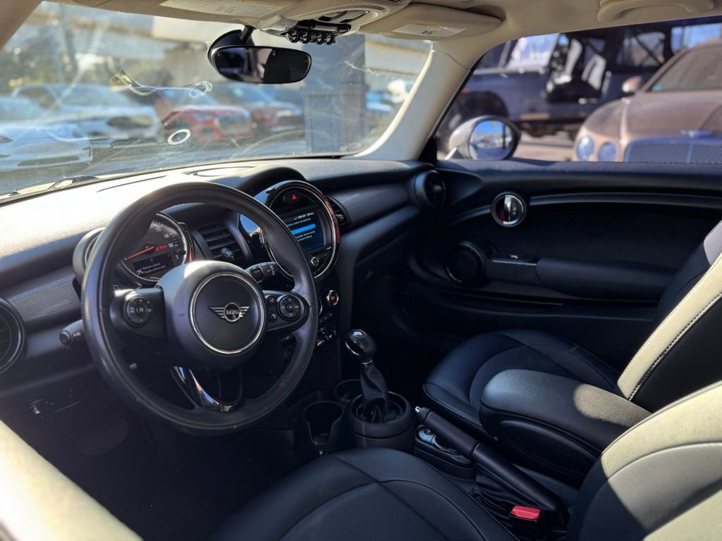Used 2019 MINI Cooper 2-Door Hardtop w/ Signature Upholstery Package image 10
