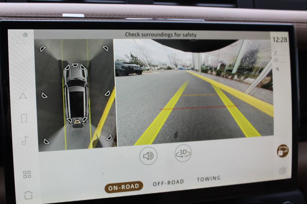 New 2026 Land Rover Defender 130 X-Dynamic SE image 15