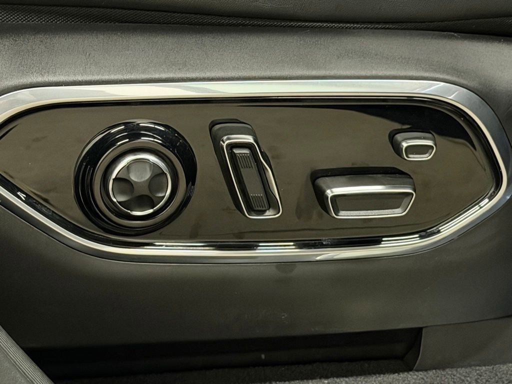 Used 2021 Jeep Grand Cherokee L Summit w/ Luxury Tech Group V image 26