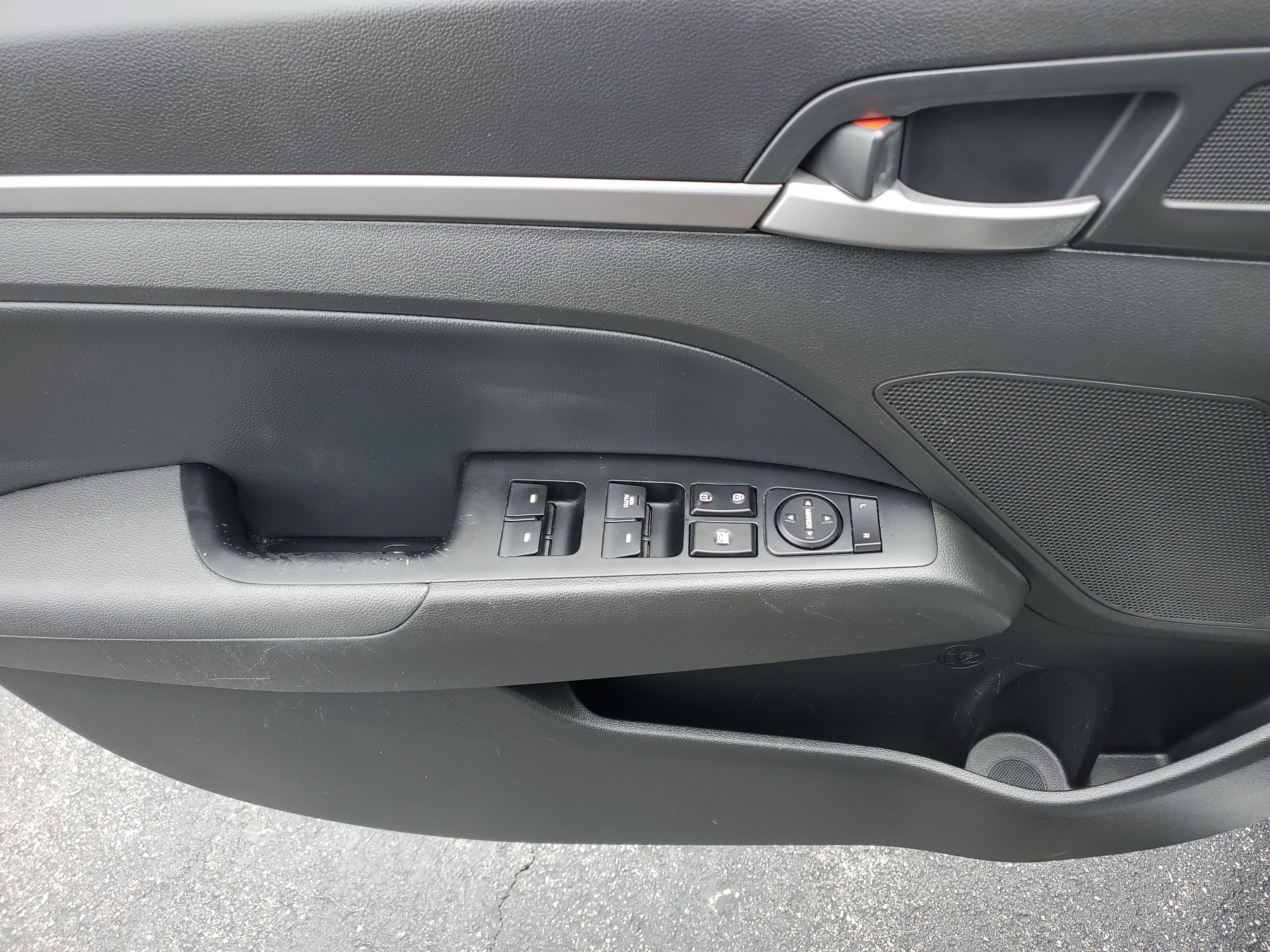 Used 2017 Hyundai Elantra Limited w/ Limited Tech Package 08 FWD image 20