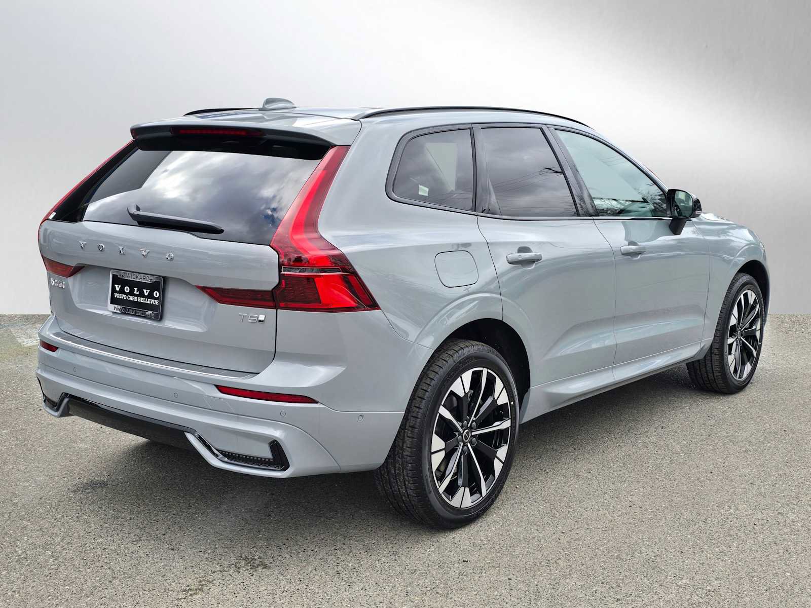 New 2026 Volvo XC60 T8 Plus w/ Protection Package Premier image 3