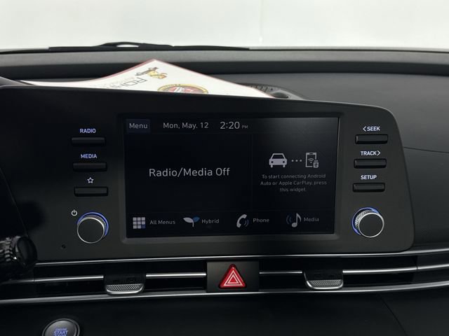 Used 2025 Hyundai Elantra Hybrid FWD image 21