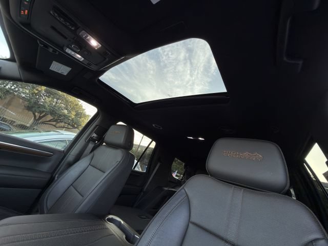 Certified 2025 Chevrolet Tahoe High Country AWD/4WD image 28