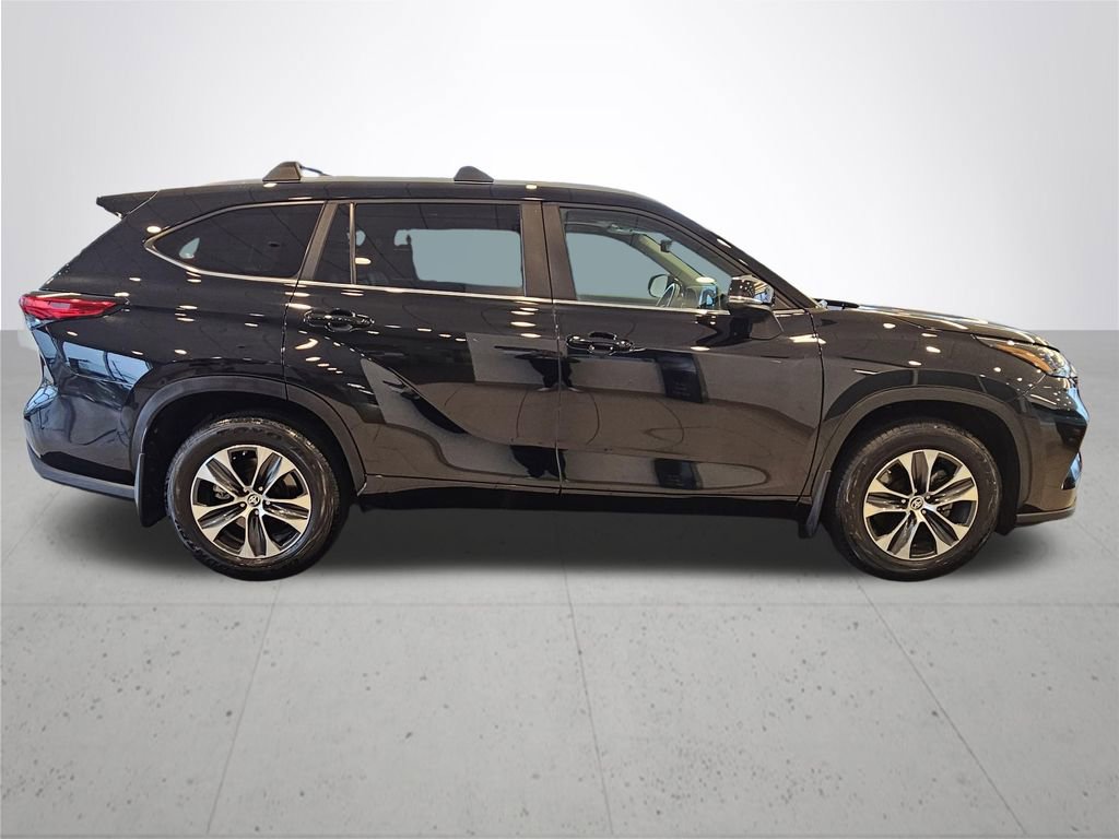 Used 2023 Toyota Highlander XLE image 6