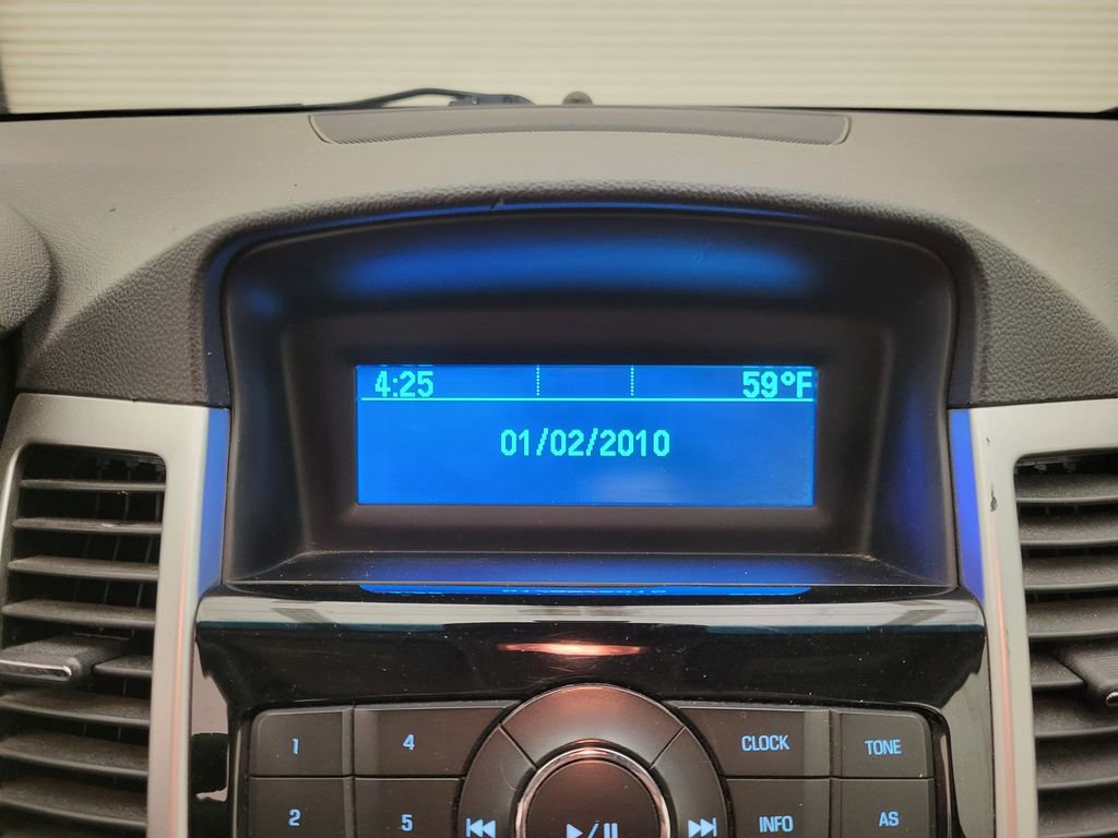 Used 2015 Chevrolet Cruze LT image 7