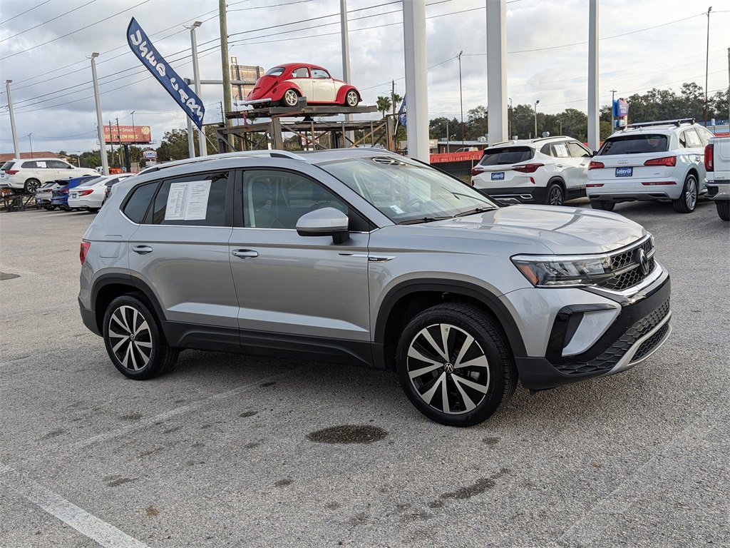 Certified 2023 Volkswagen Taos SE w/ Panoramic Sunroof Package image 8