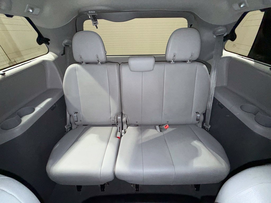 Used 2020 Toyota Sienna XLE w/ Carpet Mat Package FWD image 23
