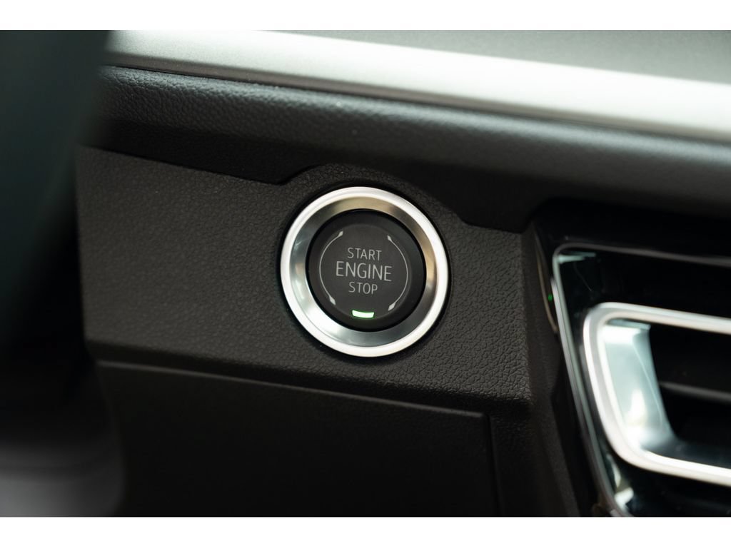 Used 2025 Chevrolet Traverse LT w/ Sun and Wheel Package FWD image 29