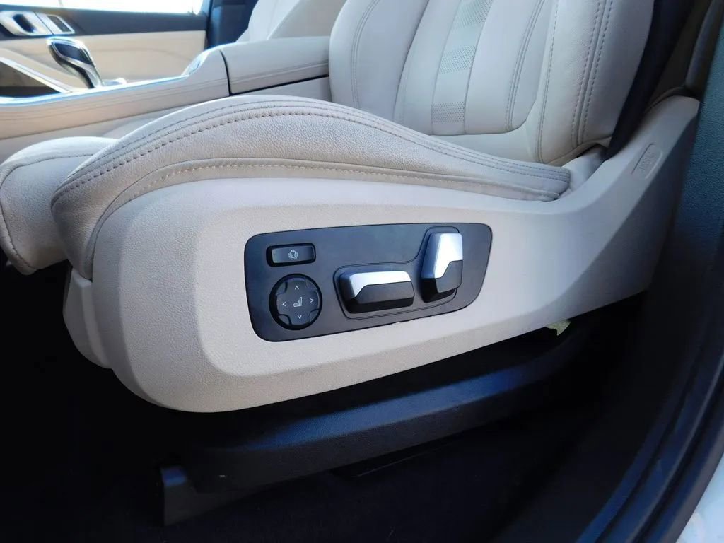 Used 2022 BMW X5 xDrive45e w/ Climate Comfort Package image 25