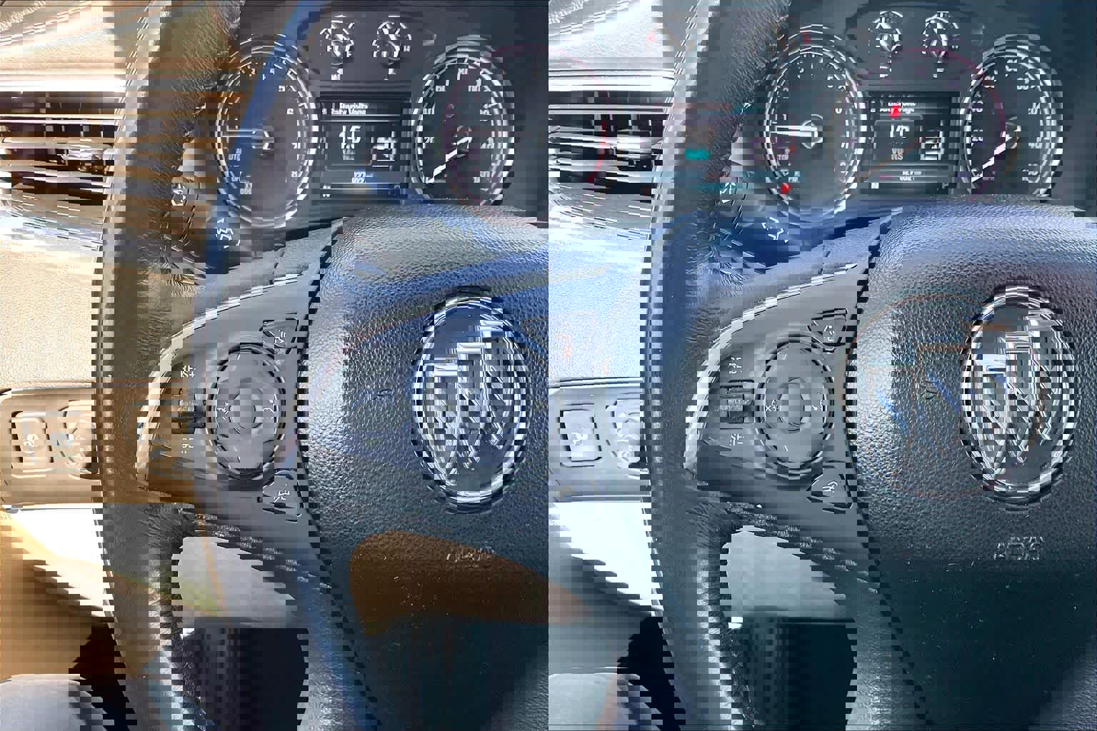 Used 2019 Buick Enclave Essence image 23