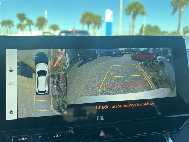 Used 2024 Toyota Venza Limited image 31