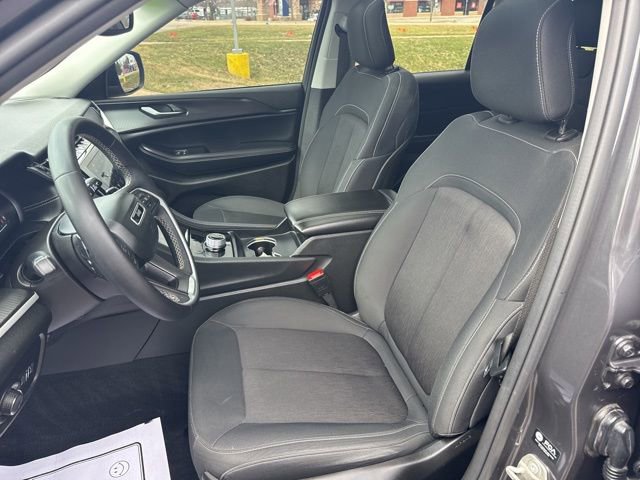 Used 2023 Jeep Grand Cherokee Laredo X image 27