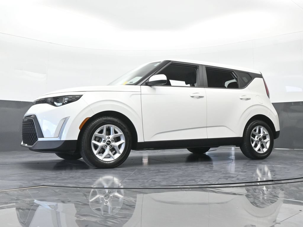 Used 2024 Kia Soul LX w/ Option Group 015 FWD image 52