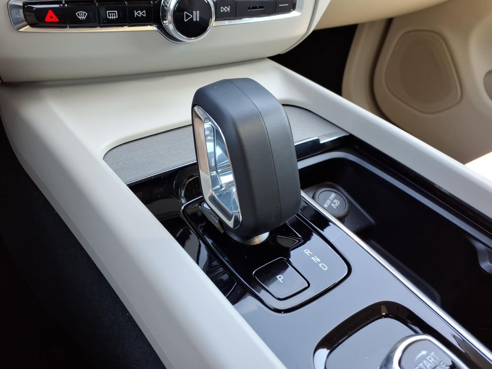 Certified 2024 Volvo XC60 B5 Plus w/ Protection Package Premier AWD/4WD image 25