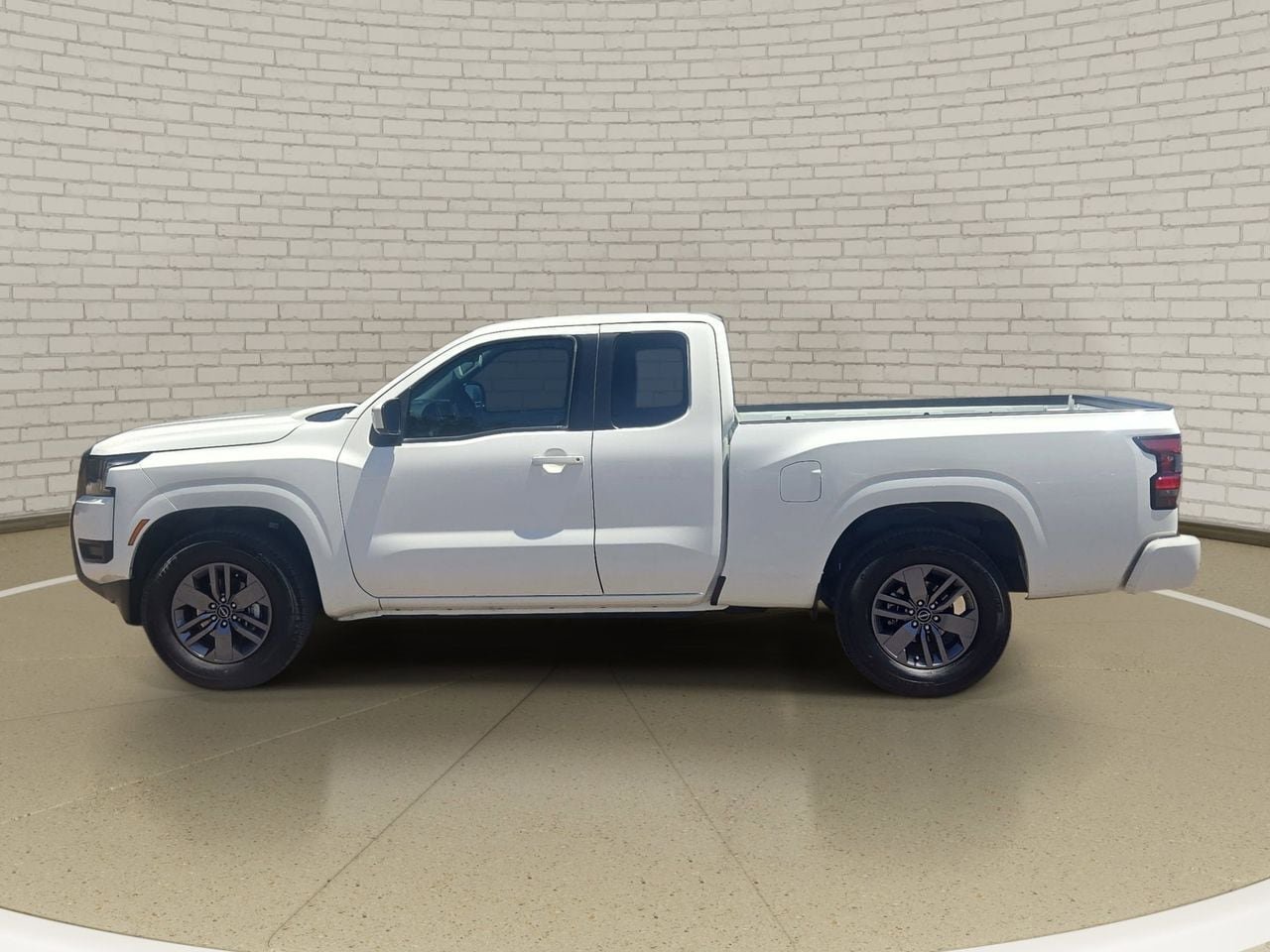 Certified 2025 Nissan Frontier SV RWD image 8