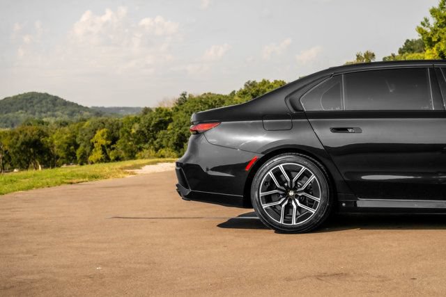 Used 2023 BMW 760i xDrive w/ Executive Package AWD/4WD image 10