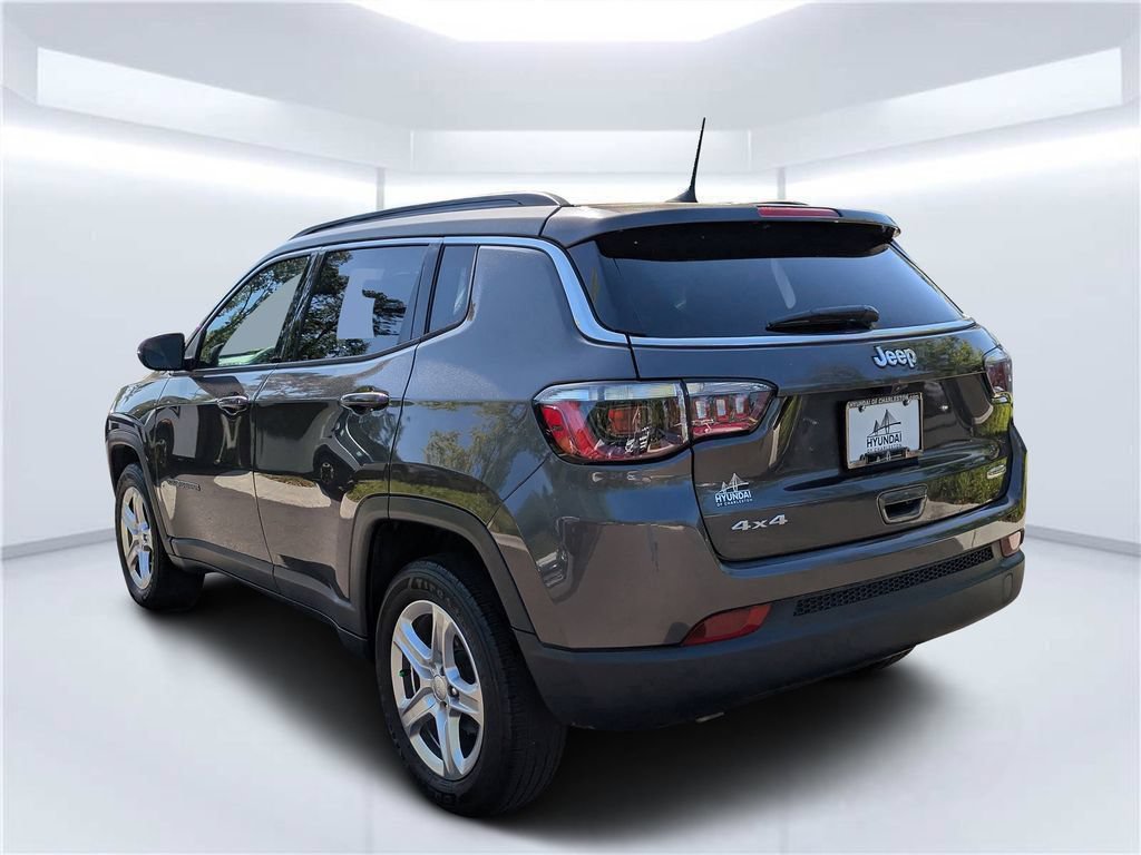 Used 2023 Jeep Compass Latitude w/ Convenience Group AWD/4WD image 9