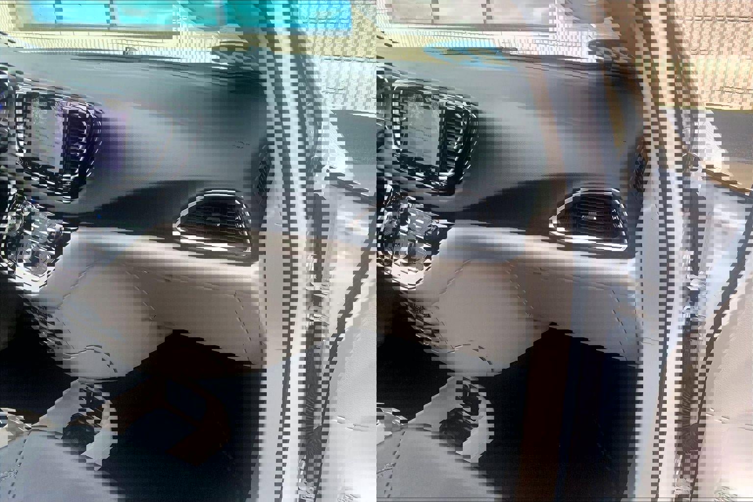 Used 2024 Chrysler Pacifica Touring-L image 16