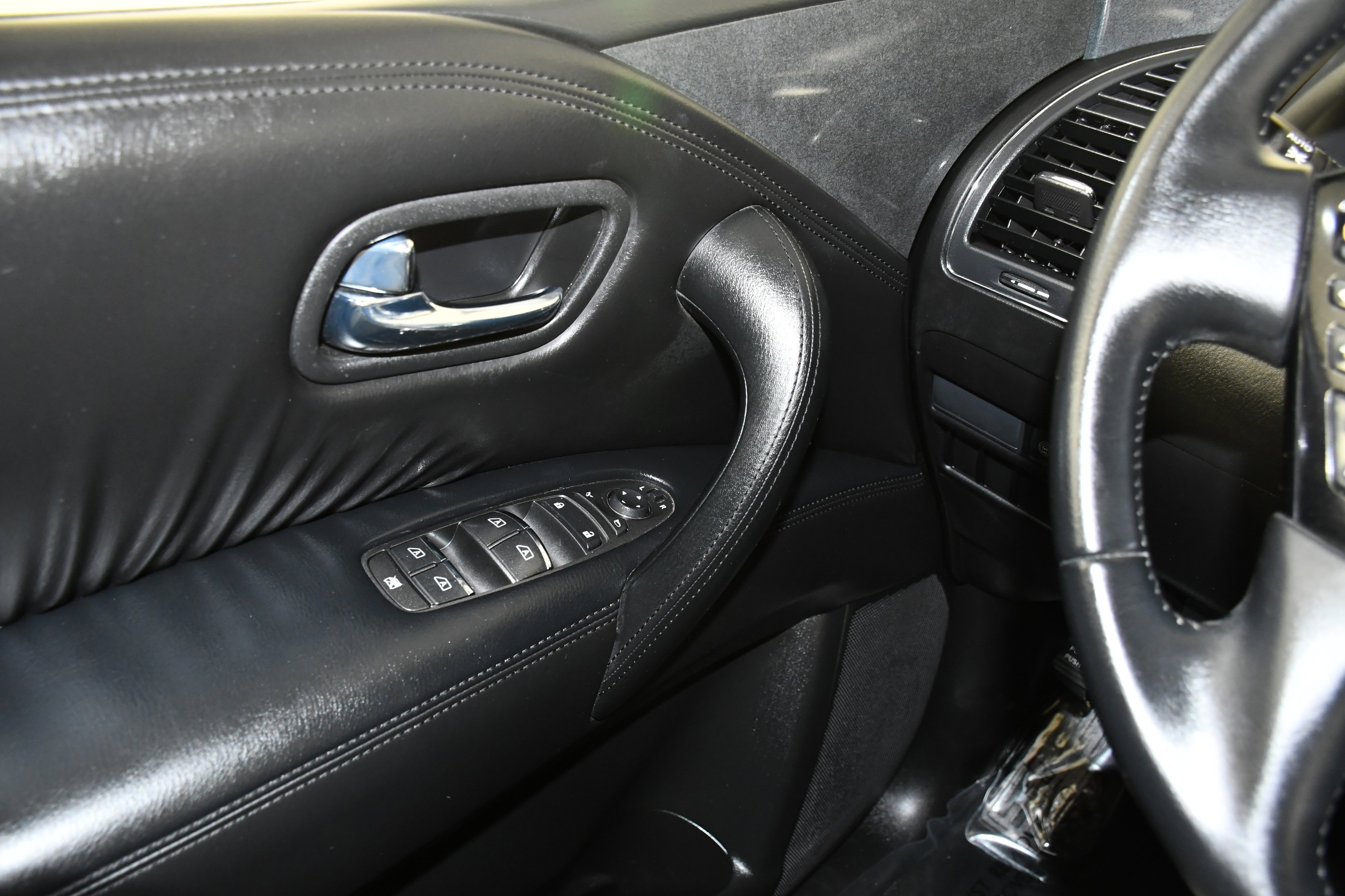 Used 2024 Nissan Armada SV image 35