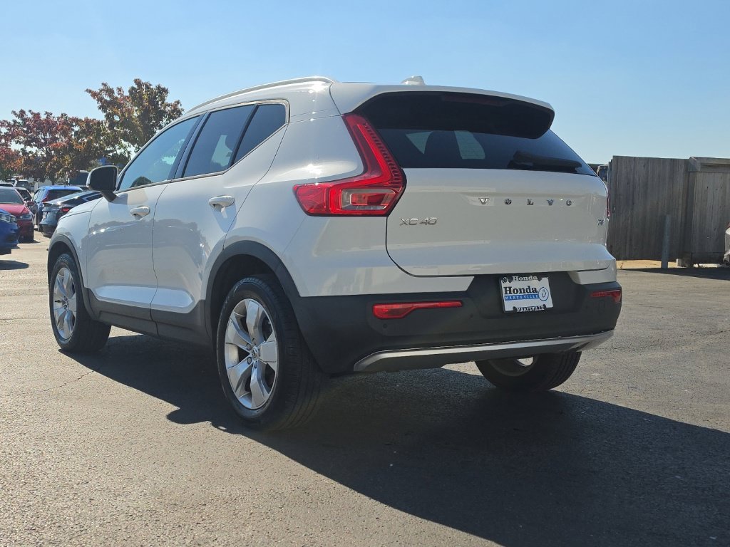 Used 2020 Volvo XC40 T4 Momentum FWD image 6