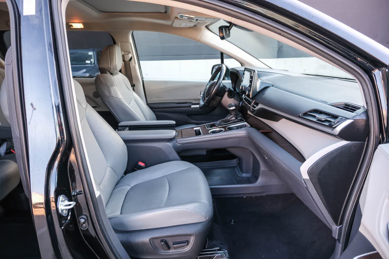 Certified 2024 Toyota Sienna XLE FWD image 13