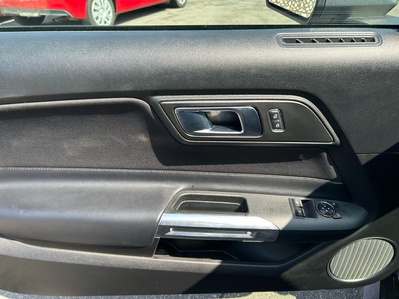 Used 2021 Ford Mustang Coupe image 7