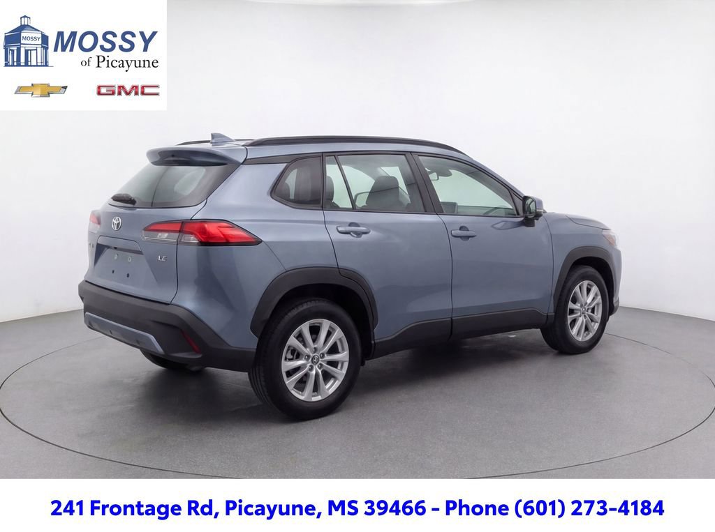 Used 2024 Toyota Corolla Cross LE image 5