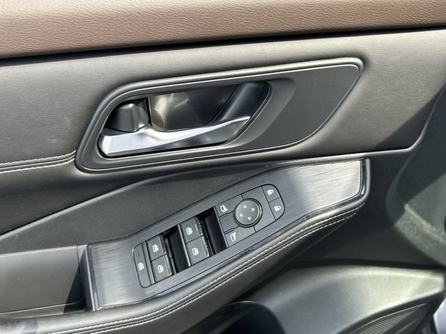 Certified 2023 Nissan Rogue SV w/ SV Premium B Package AWD/4WD image 16