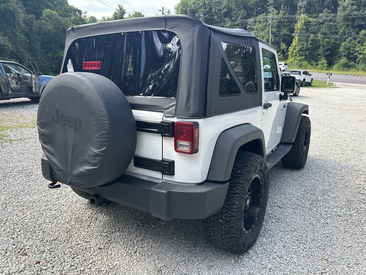 Used 2013 Jeep Wrangler Sahara w/ Connectivity Group AWD/4WD image 5