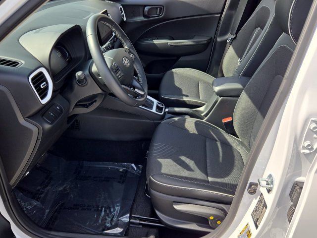 Used 2025 Hyundai Venue Limited FWD image 5