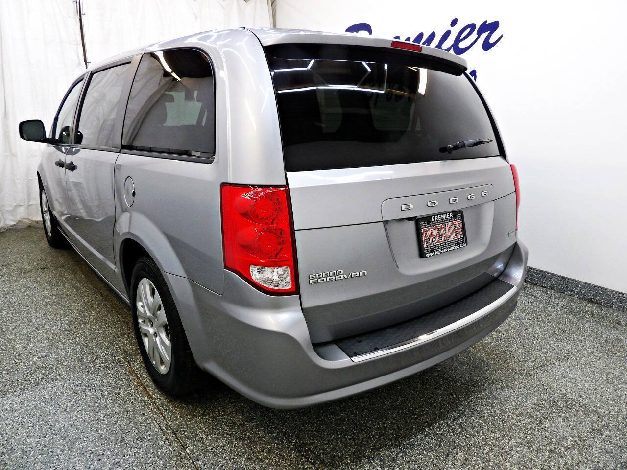 Used 2019 Dodge Grand Caravan SE w/ UConnect Hands-Free Group FWD image 7