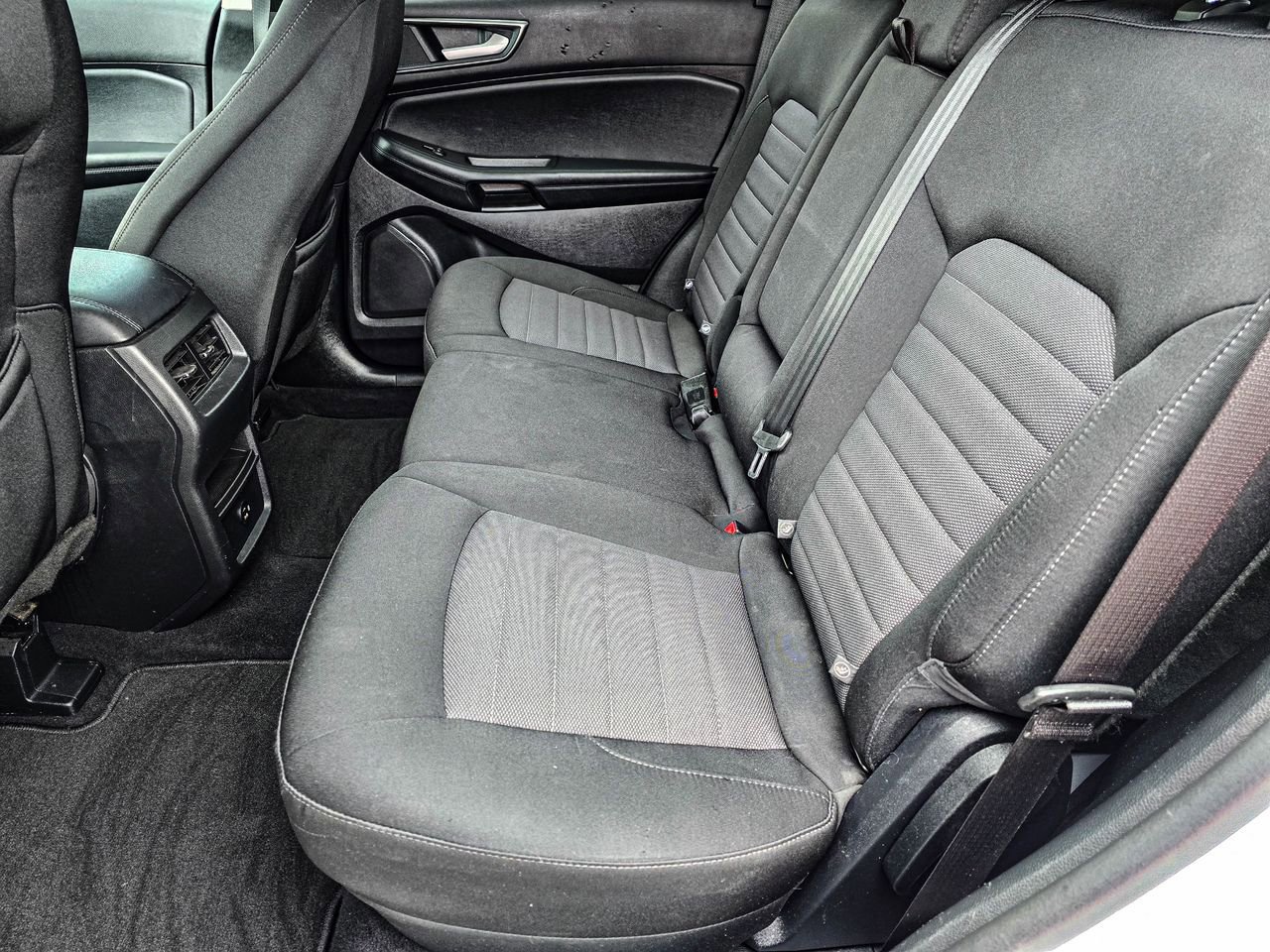 Used 2021 Ford Edge SE FWD image 31