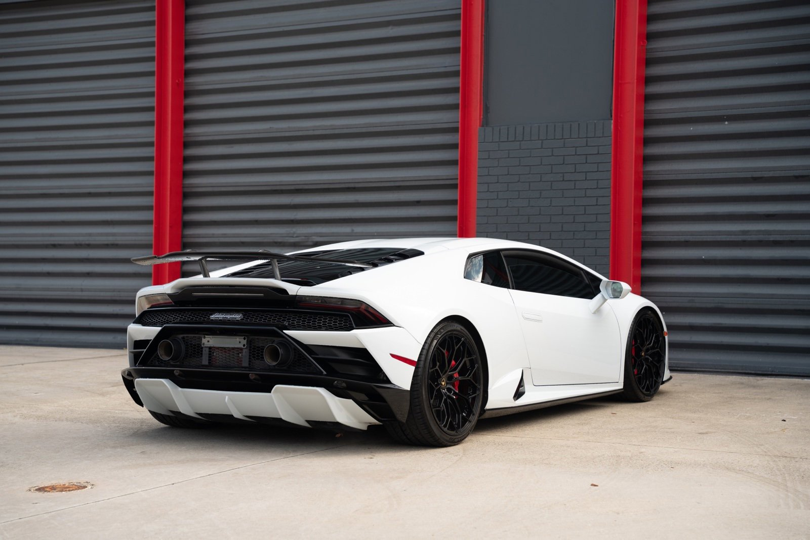 Used 2021 Lamborghini Huracan EVO image 2