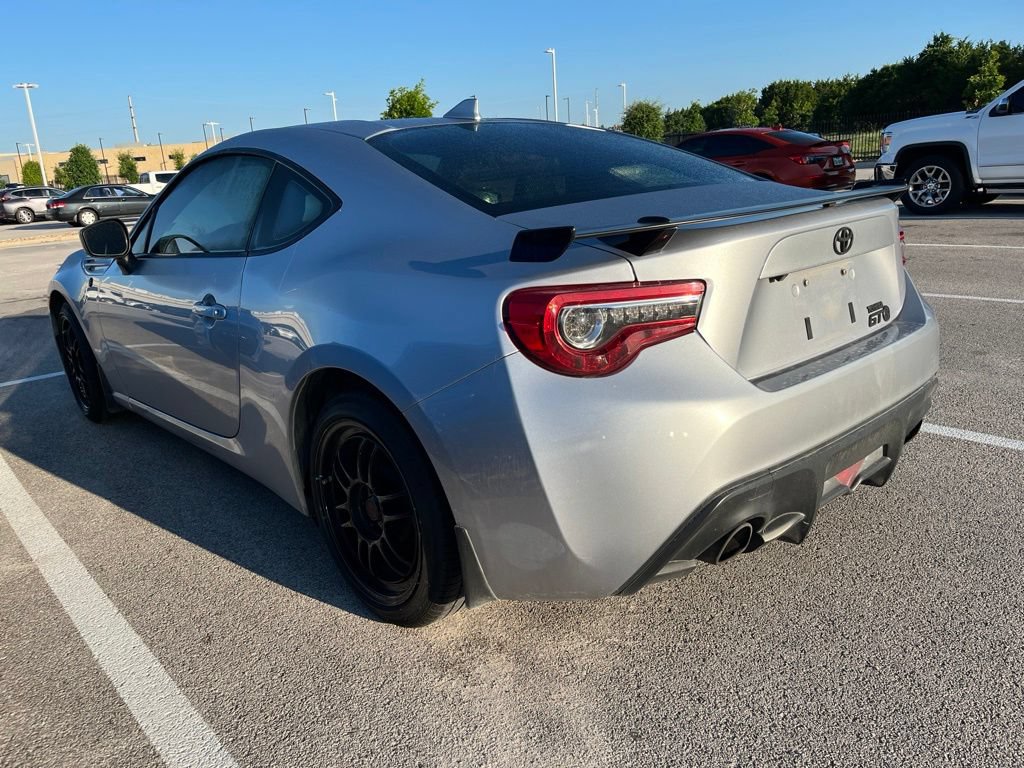 Used 2018 Toyota 86 RWD image 4