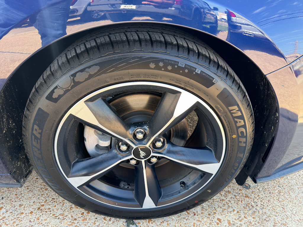 Used 2018 Ford Mustang Coupe RWD image 12