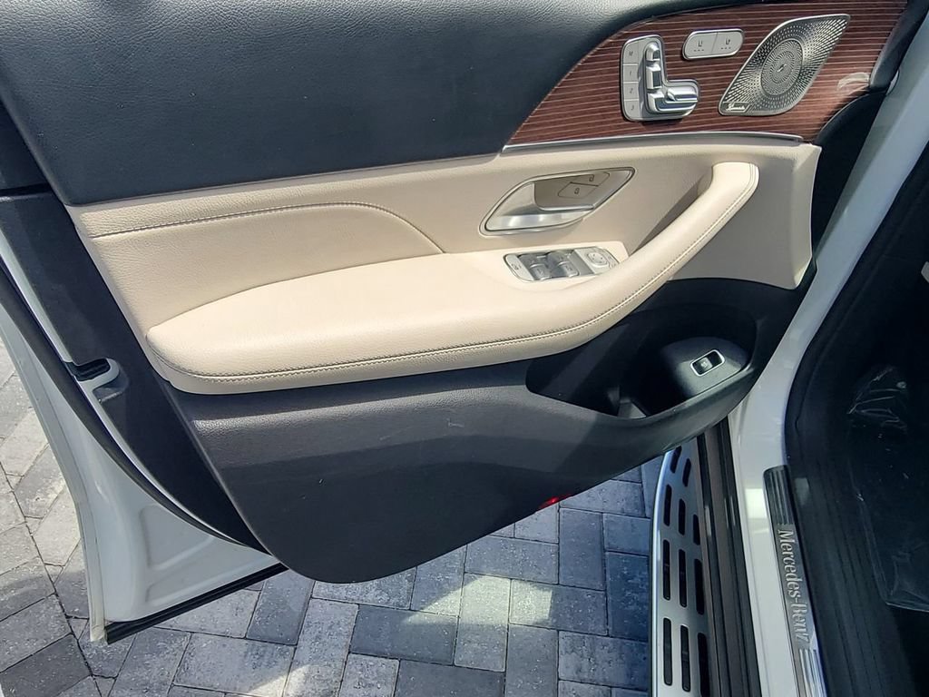 Used 2022 Mercedes-Benz GLS 450 4MATIC image 23