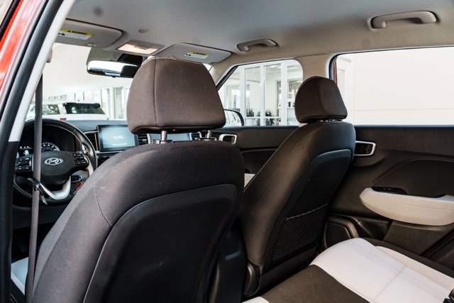 Certified 2021 Hyundai Venue SEL image 21