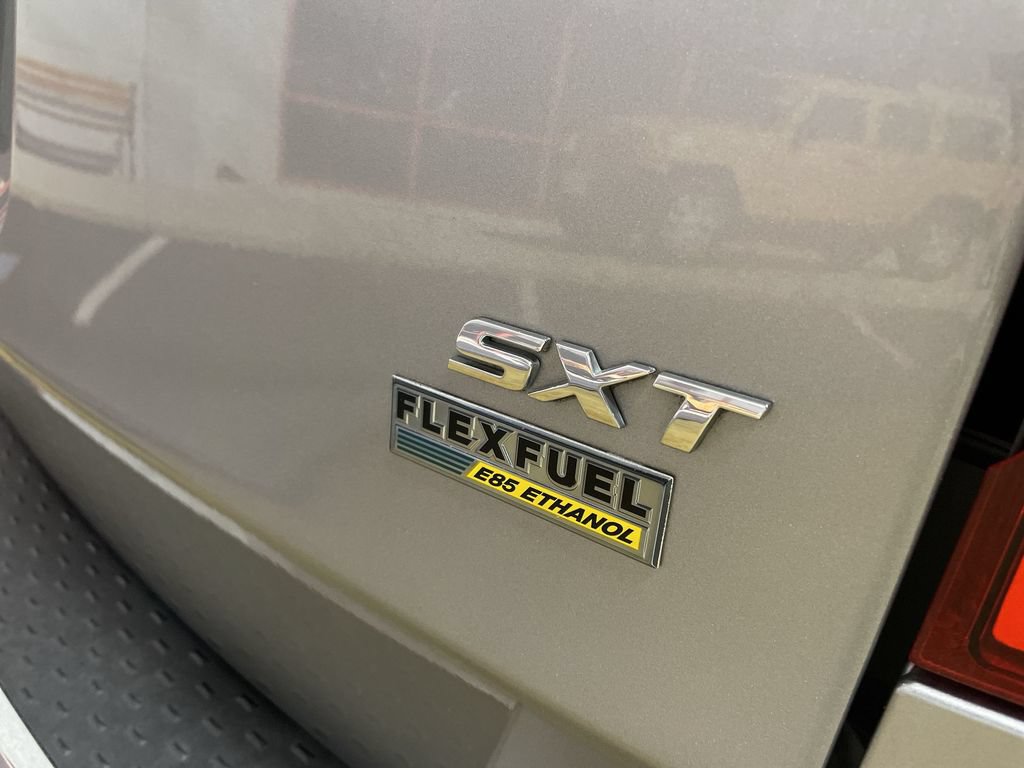 Used 2016 Dodge Grand Caravan SXT w/ Rear Park Assist Package FWD image 29