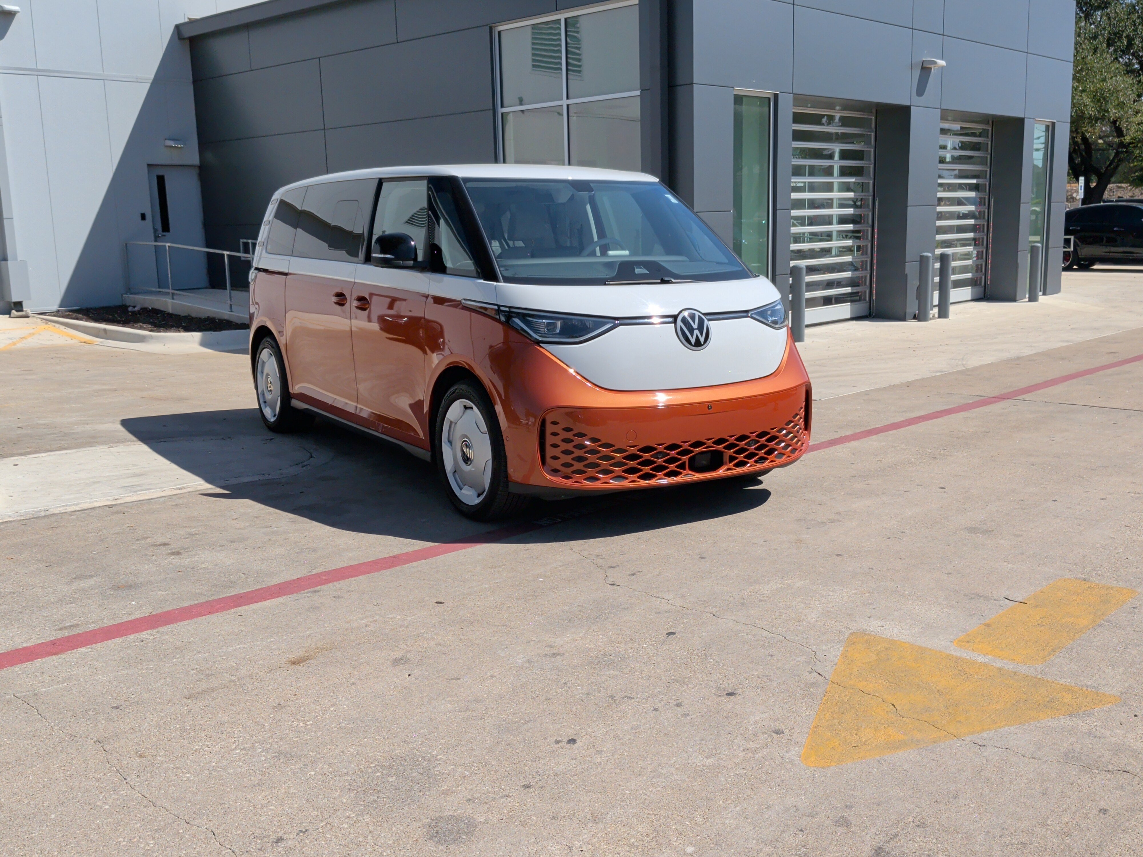 Used 2025 Volkswagen ID. Buzz 1st Edition AWD/4WD image 2
