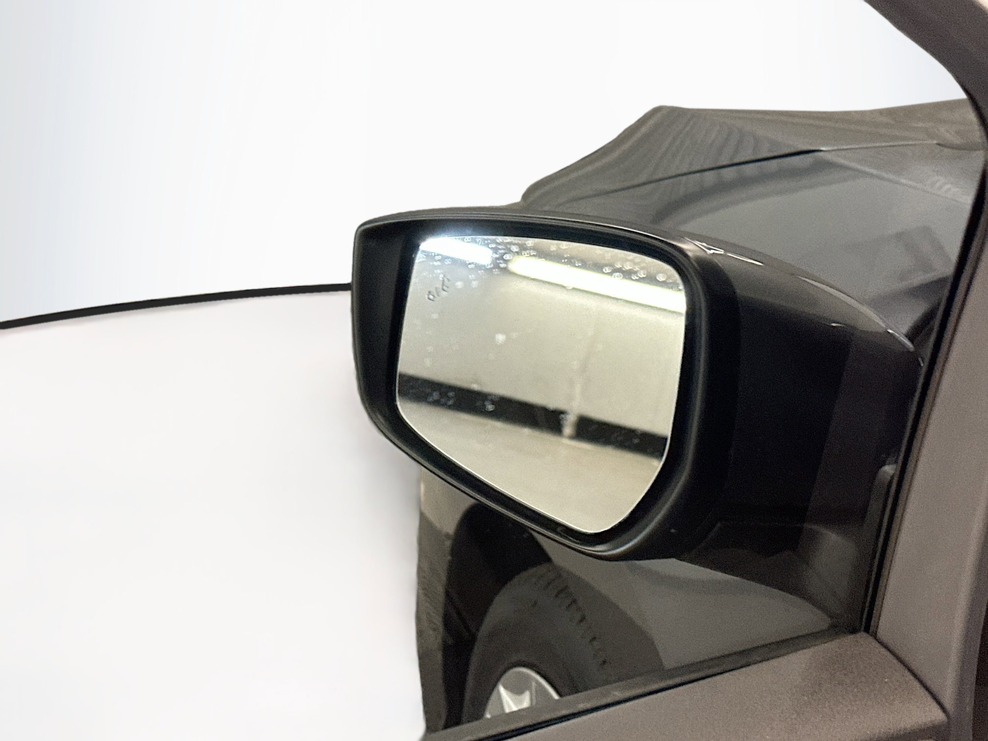 Used 2025 Nissan Leaf S image 16