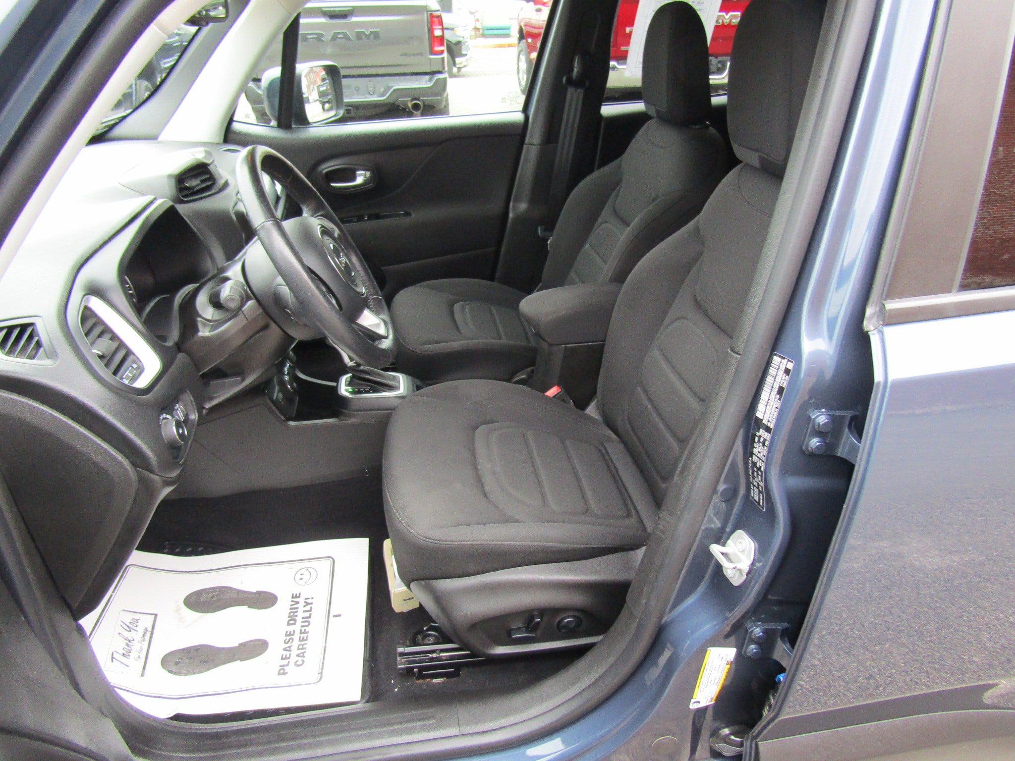 Used 2021 Jeep Renegade Latitude w/ Convenience Group AWD/4WD image 13