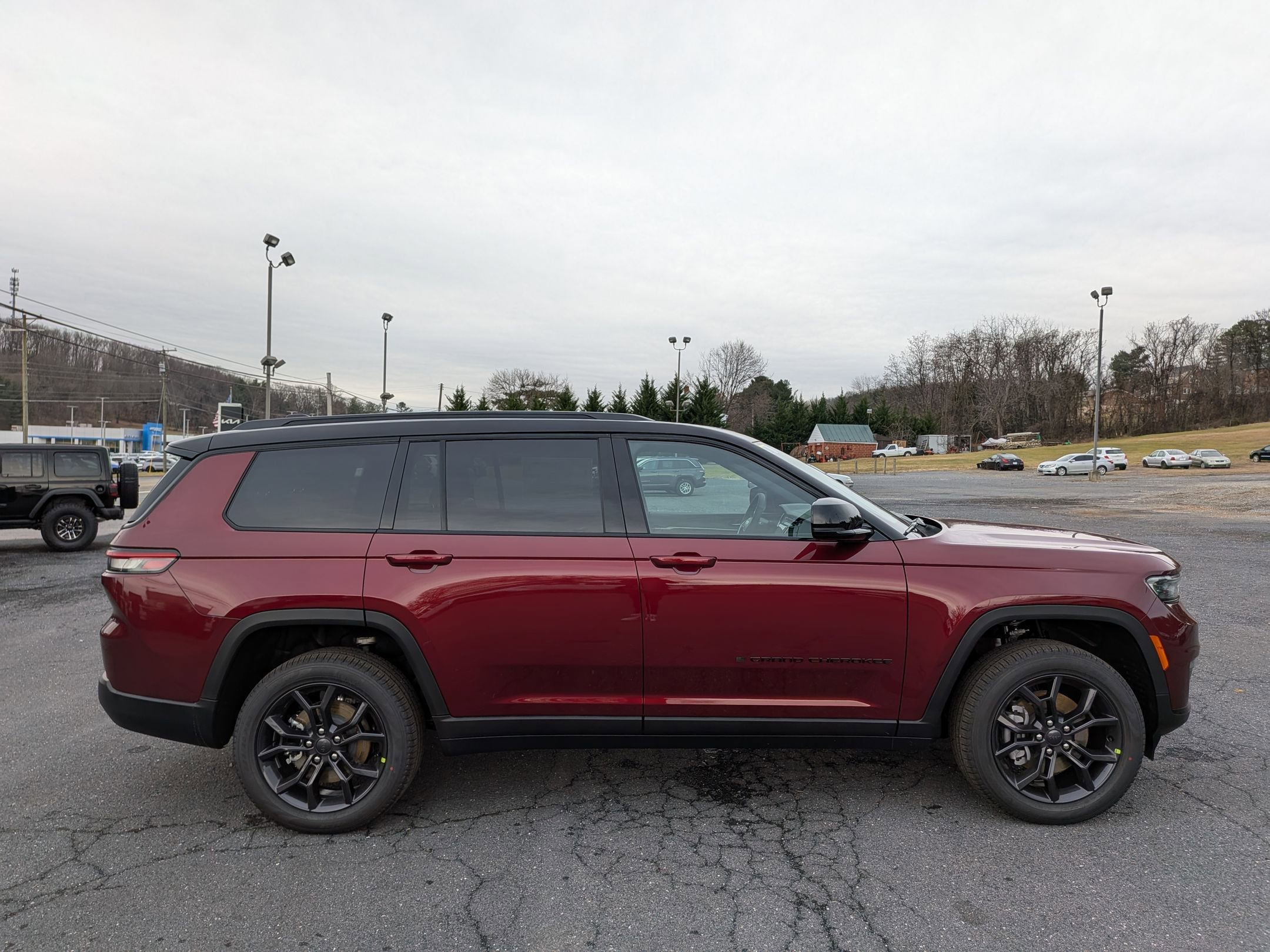 New 2025 Jeep Grand Cherokee L Limited w/ Trailer Tow Package AWD/4WD image 4