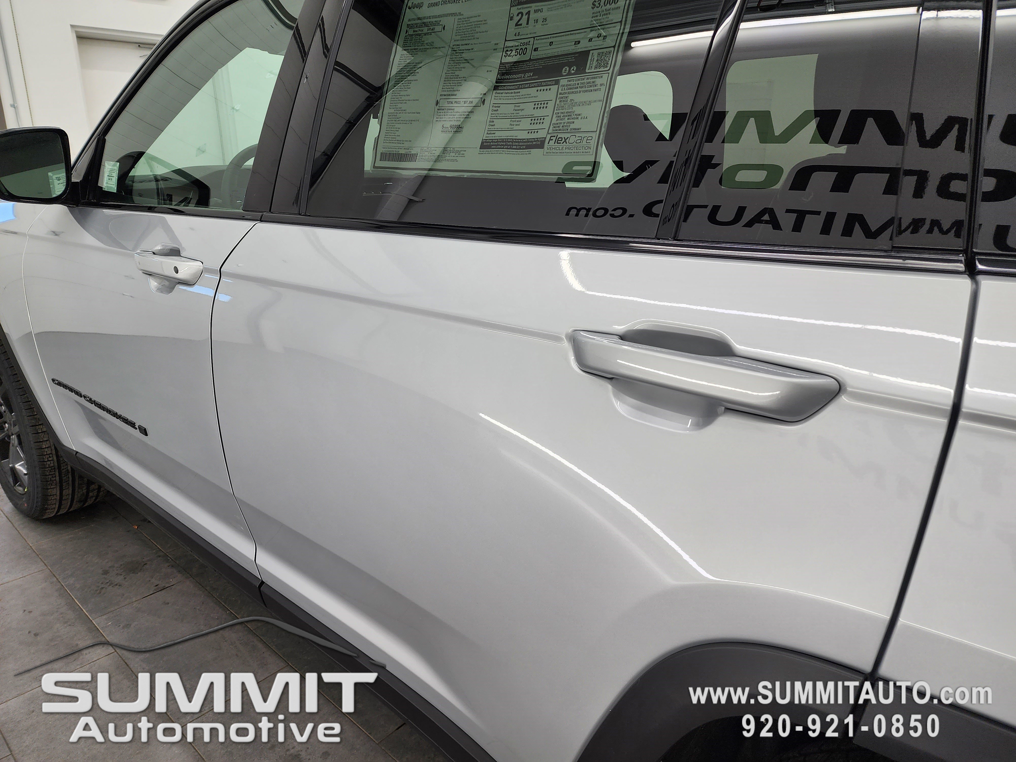 New 2025 Jeep Grand Cherokee L Limited w/ Trailer Tow Package image 31