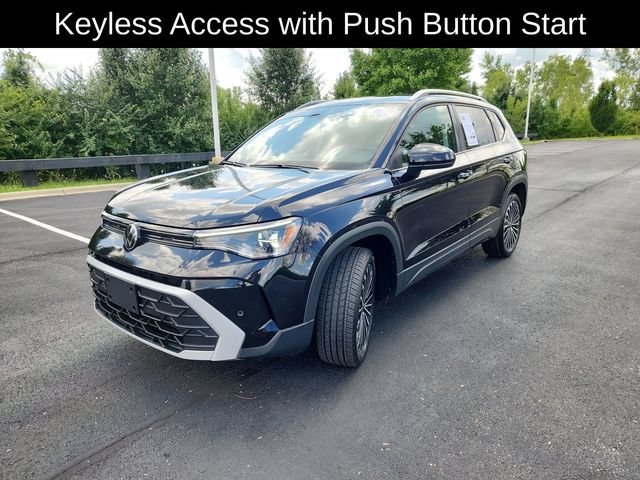 Used 2025 Volkswagen Taos SE FWD image 3