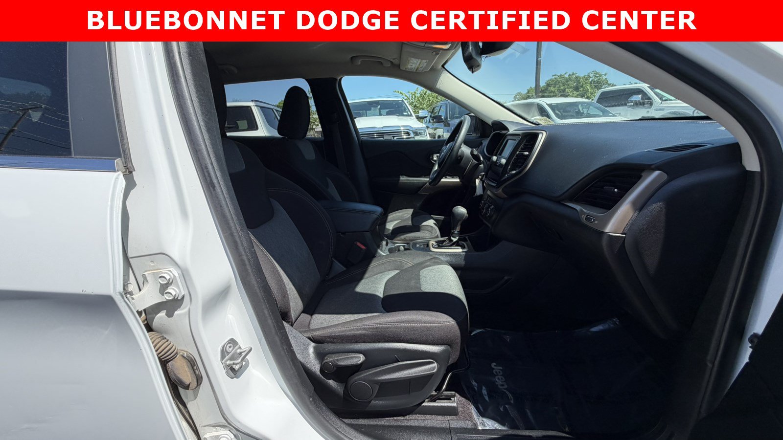 Used 2018 Jeep Cherokee Latitude FWD image 28