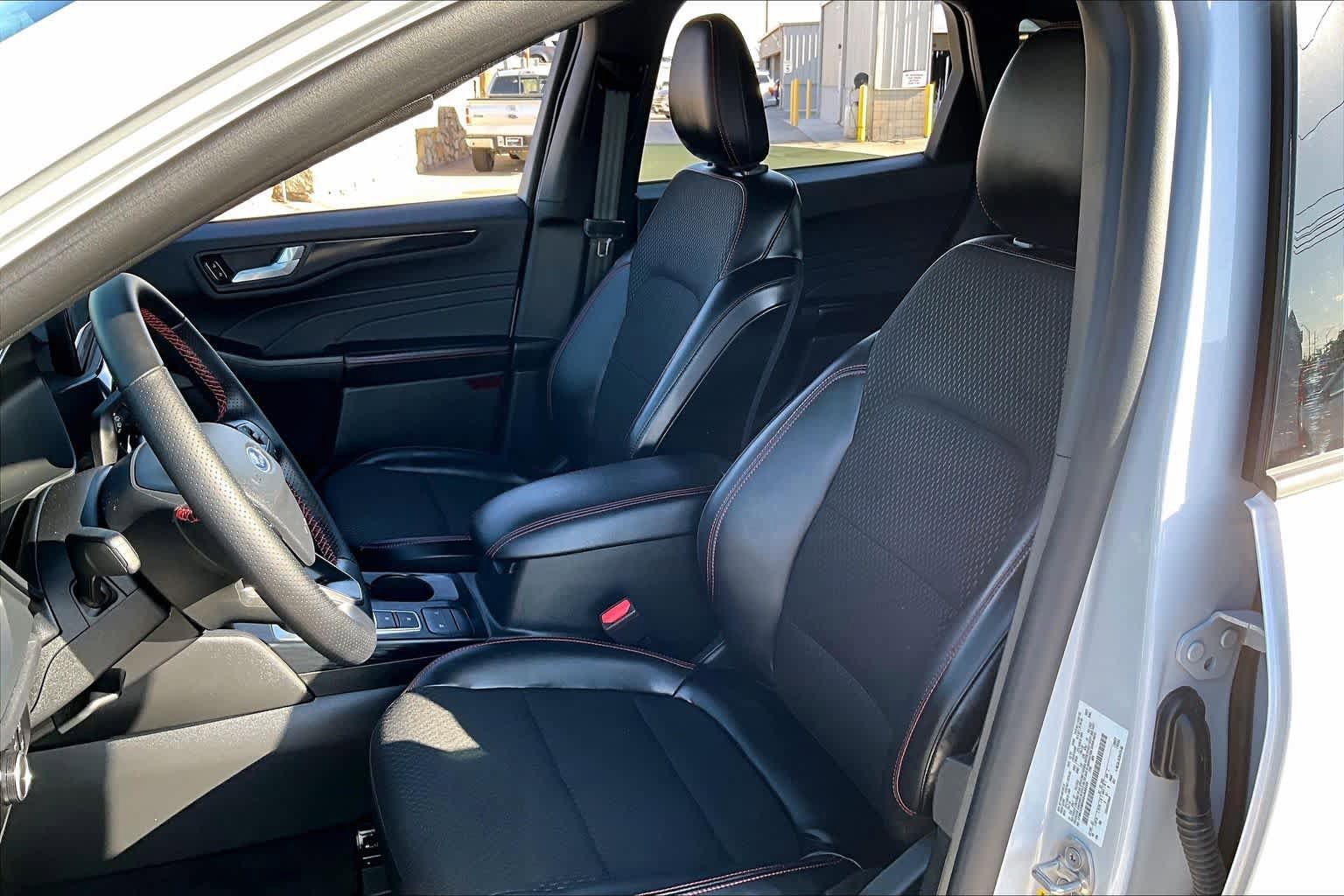 Used 2025 Ford Escape ST-Line FWD image 8