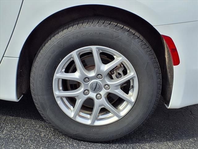 Used 2022 Chrysler Voyager LX FWD image 10