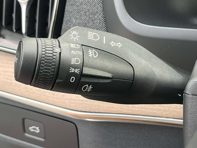 Used 2025 Volvo XC90 B5 Core AWD/4WD image 33