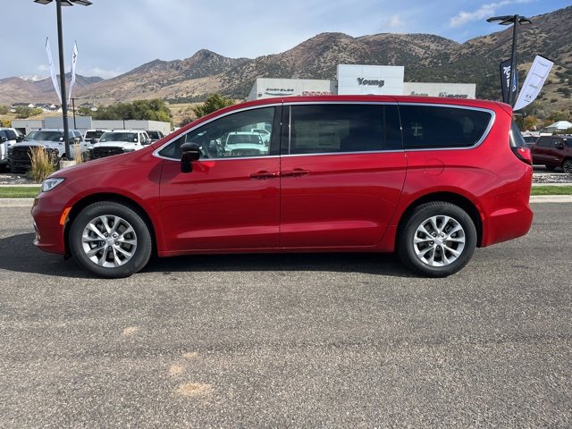 New 2026 Chrysler Pacifica Select image 7