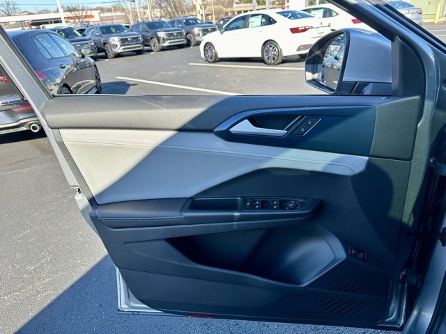 New 2024 Volkswagen Taos SE image 9